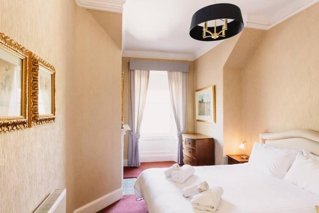 Wallace Apartment - A Unique Apartment In Countryside Park With Wifi And Access To Bar And Pool Perth Buitenkant foto