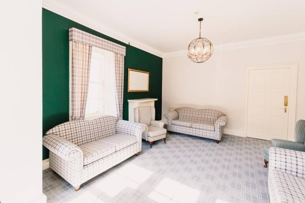 Wallace Apartment - A Unique Apartment In Countryside Park With Wifi And Access To Bar And Pool Perth Buitenkant foto