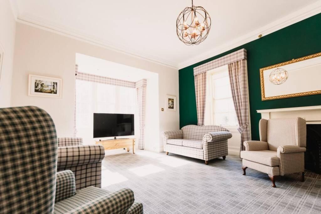 Wallace Apartment - A Unique Apartment In Countryside Park With Wifi And Access To Bar And Pool Perth Buitenkant foto