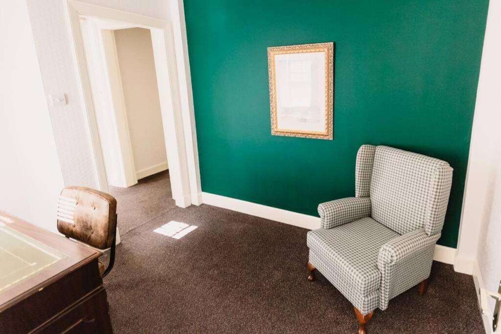Wallace Apartment - A Unique Apartment In Countryside Park With Wifi And Access To Bar And Pool Perth Buitenkant foto