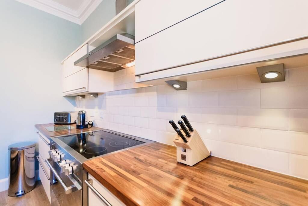 Wallace Apartment - A Unique Apartment In Countryside Park With Wifi And Access To Bar And Pool Perth Buitenkant foto