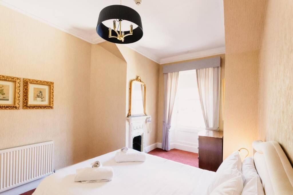 Wallace Apartment - A Unique Apartment In Countryside Park With Wifi And Access To Bar And Pool Perth Buitenkant foto