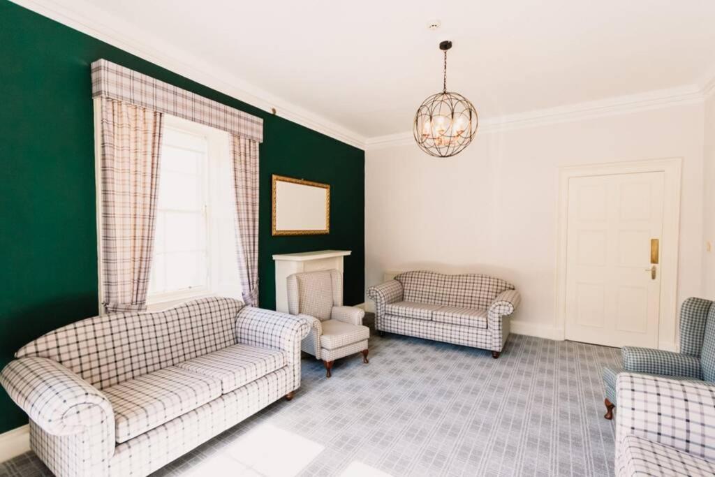 Wallace Apartment - A Unique Apartment In Countryside Park With Wifi And Access To Bar And Pool Perth Buitenkant foto